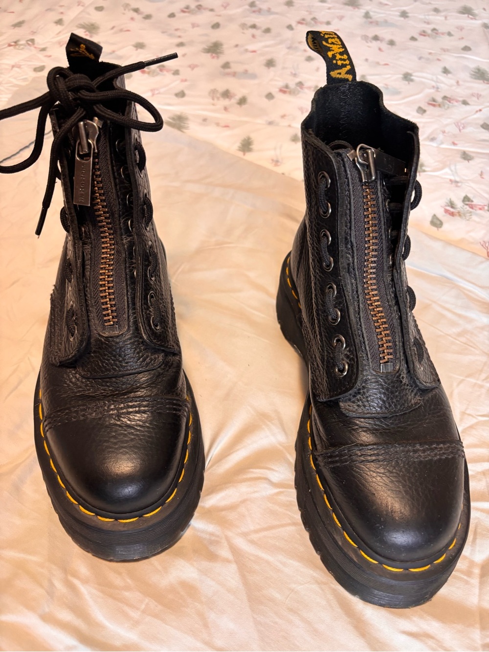 Women’s Dr. Martens Sinclair Platform Leather Boots US 8 EU 39